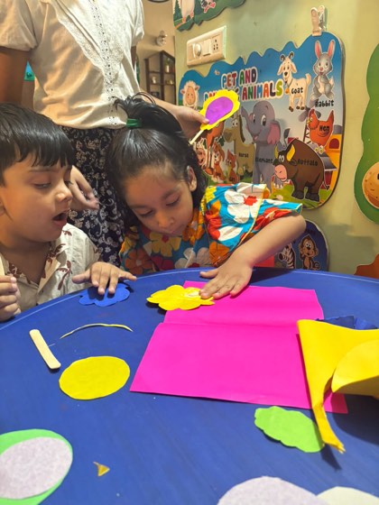 Children doing art and craft at SaptRishi PreSchool