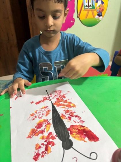 Children doing art and craft at SaptRishi PreSchool