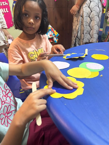 Children doing art and craft at SaptRishi PreSchool